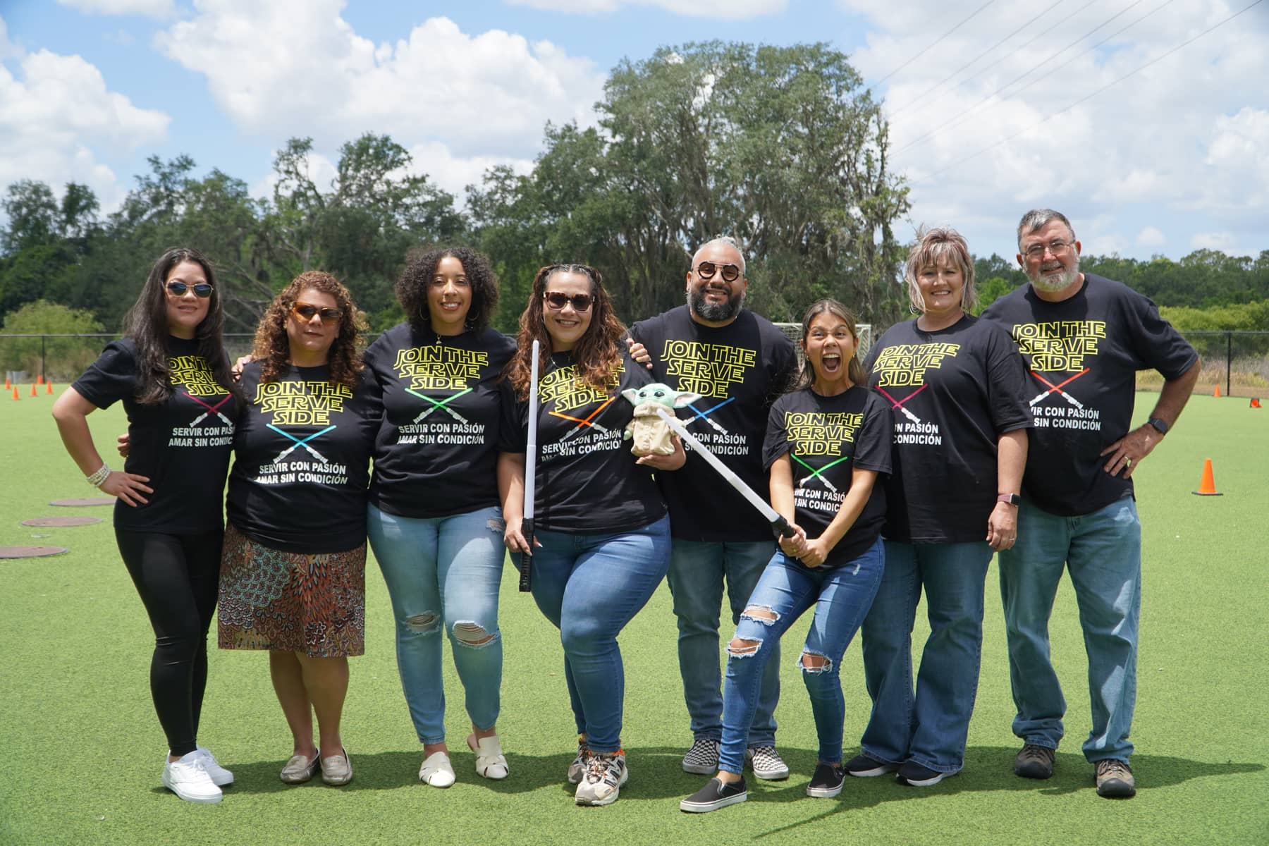 Equipo de Favor Church sirviendo